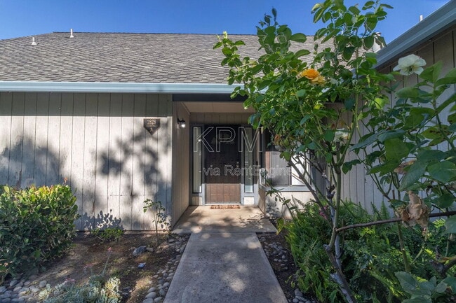 Building Photo - 2828 Smoke Tree Cir