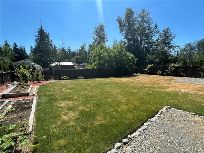 Building Photo - Stunning 5 Bedroom Craftsman Home in Covin...