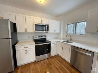 Building Photo - 26 Thorndike St