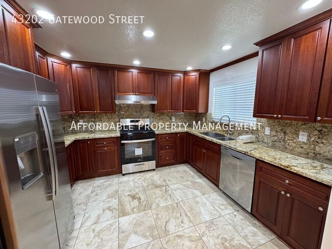 Foto del edificio - 43202 Gatewood St