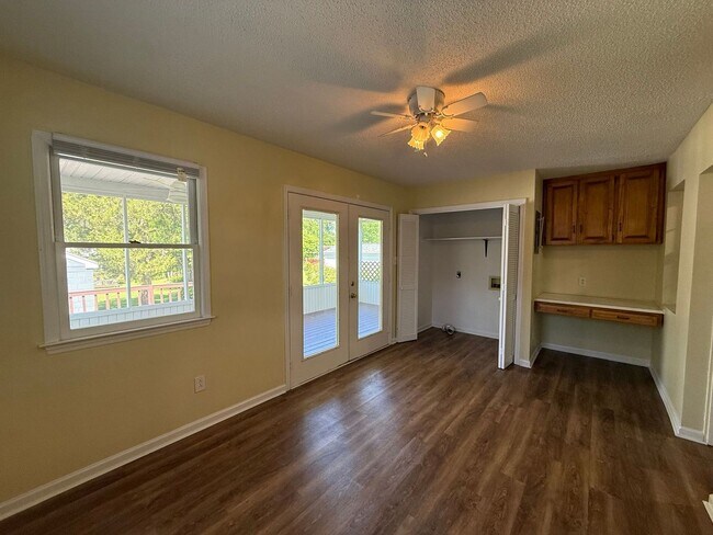 Foto del edificio - Charming 3 bedroom home in the Downtown area