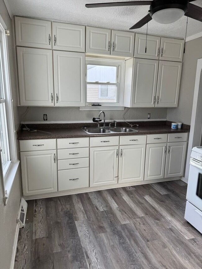 Building Photo - Huge Colonial with Updates!