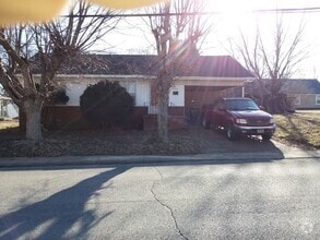 Building Photo - 407 N McCombs St