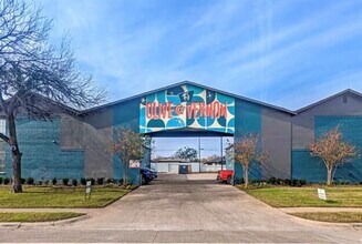 Building Photo - 2211 S Vernon Ave