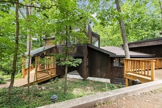 Building Photo - 1424 Bradford Dr