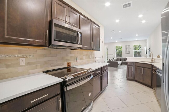 Building Photo - 4154 Greenway Dr
