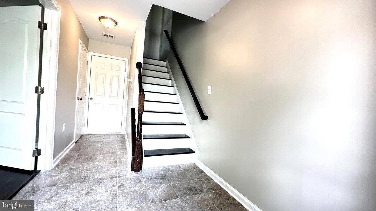 Primary Photo - 1700 Fernwood Dr