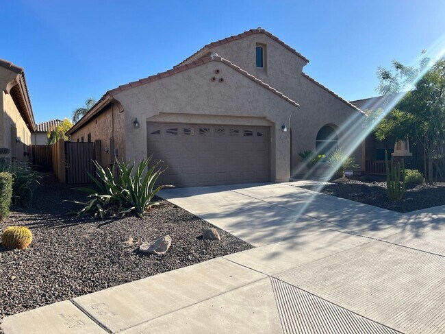 Foto del edificio - BEAUTIFUL 4 BEDROOM 2 BATHROOM HOME IN PEORIA