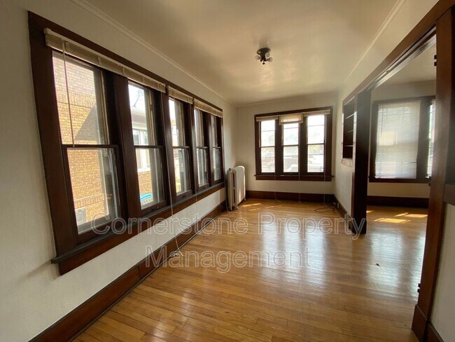 Building Photo - 910 2nd Ave N