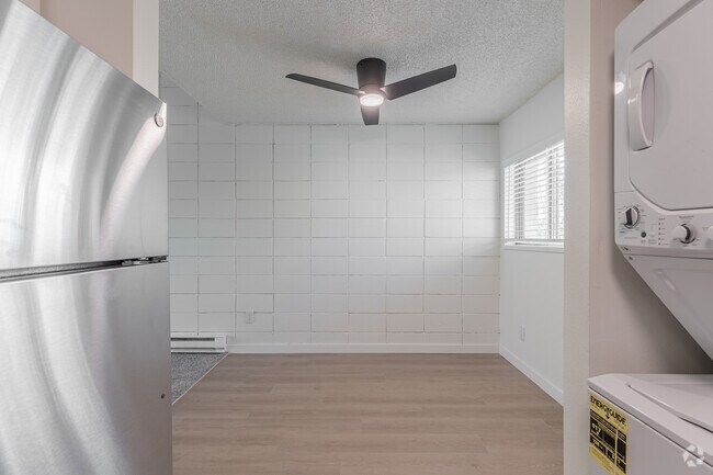 2 habitaciones, 1 baño - 954 pies cuadrados - Área de comedor - IRONWOOD GREENS