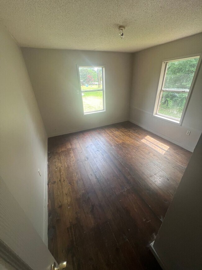 Foto del edificio - 2 Bedroom  Home -ALL UTILITIES INCLUDED!