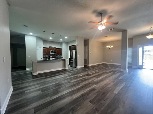 Foto del edificio - 3020 Crown Creek Cir