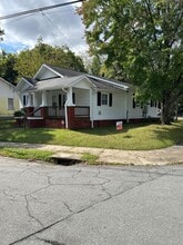Building Photo - 1800 Longview Dr