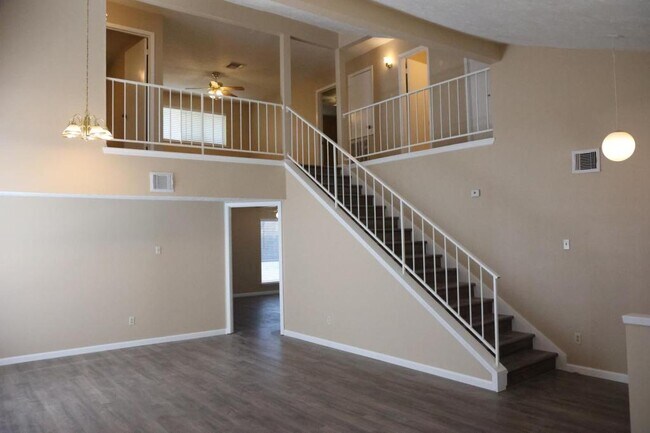 Foto del edificio - 2310 Doverglen Dr