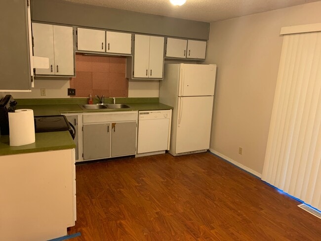 Building Photo - 1202 Brighton Dr