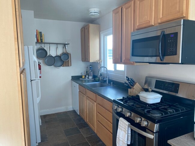 Kitchen - 212 5th St