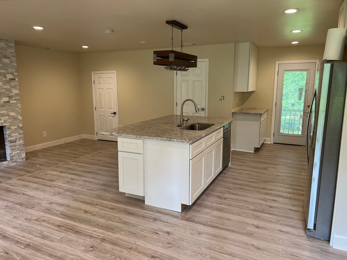 Foto principal - 119 Wilmot Dr