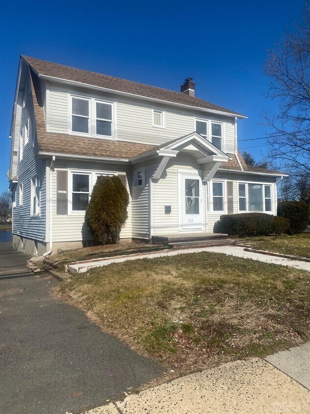 Foto principal - 211 Maple Ave