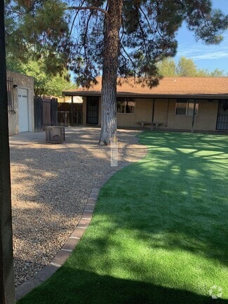 Building Photo - 2819 E Fort Lowell Rd