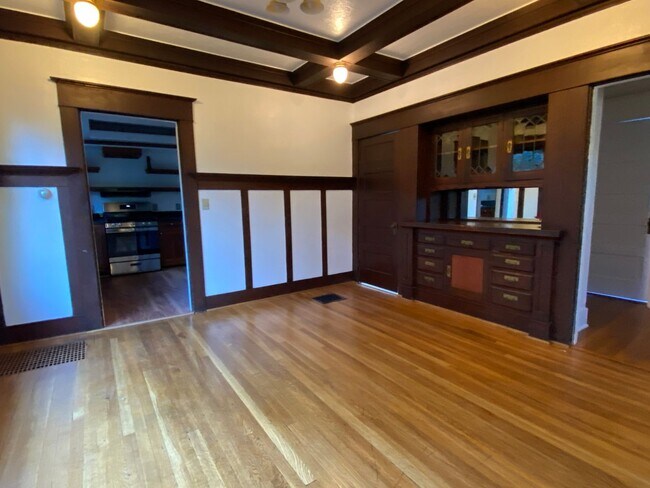 Foto del edificio - 4 bed 2 bath home in NE Portland for Rent