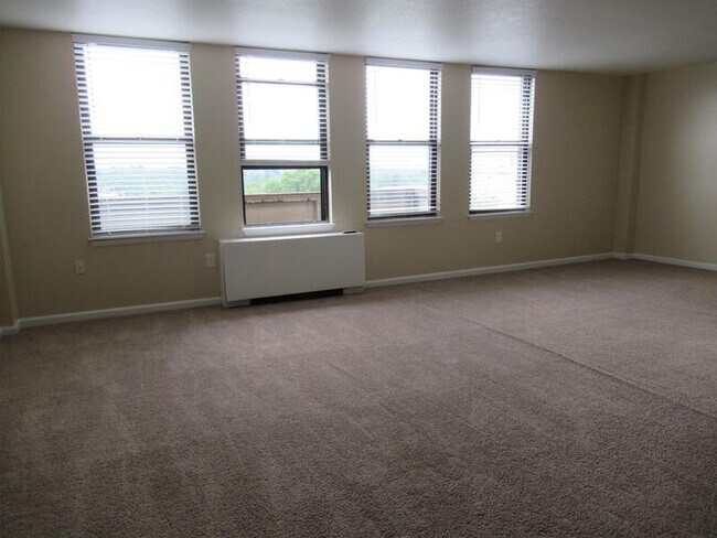 Building Photo - 967 Asylum Ave