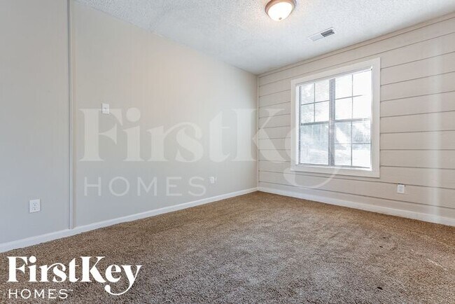 Foto del edificio - 6065 Valleydale Dr