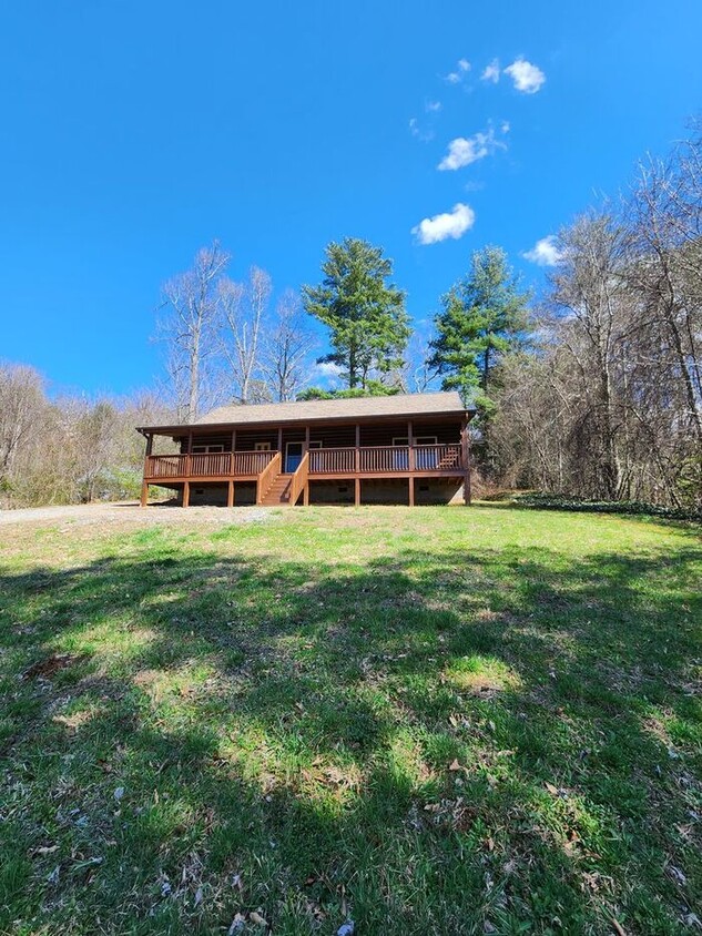 Foto principal - LOCATION! Black Mountain Log Cabin with a ...