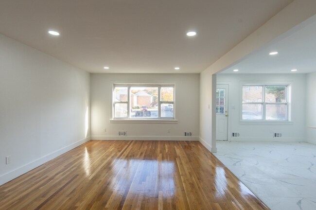 Building Photo - 505 Adams Ln