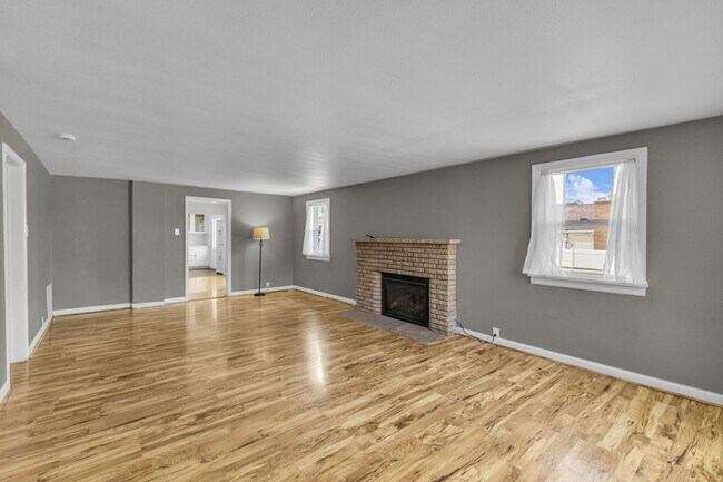 Foto del edificio - Beautiful and Bright 2 Bedroom 1 Bathroom Home in Murray!!