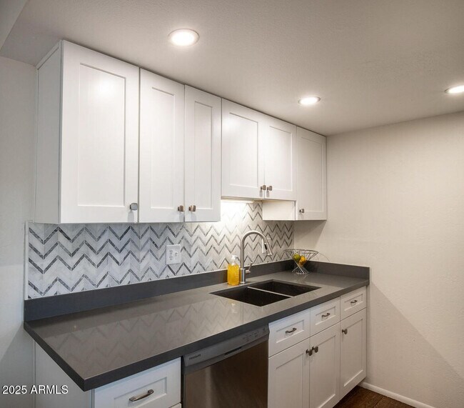 Foto del edificio - 733 E Cochise Dr