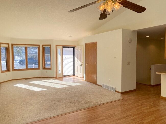 Building Photo - 303 Crestwood Ln