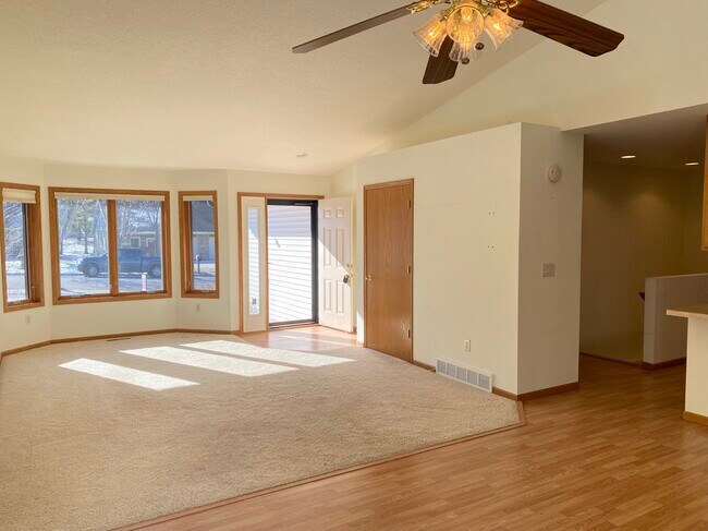 Foto del edificio - 303 Crestwood Ln