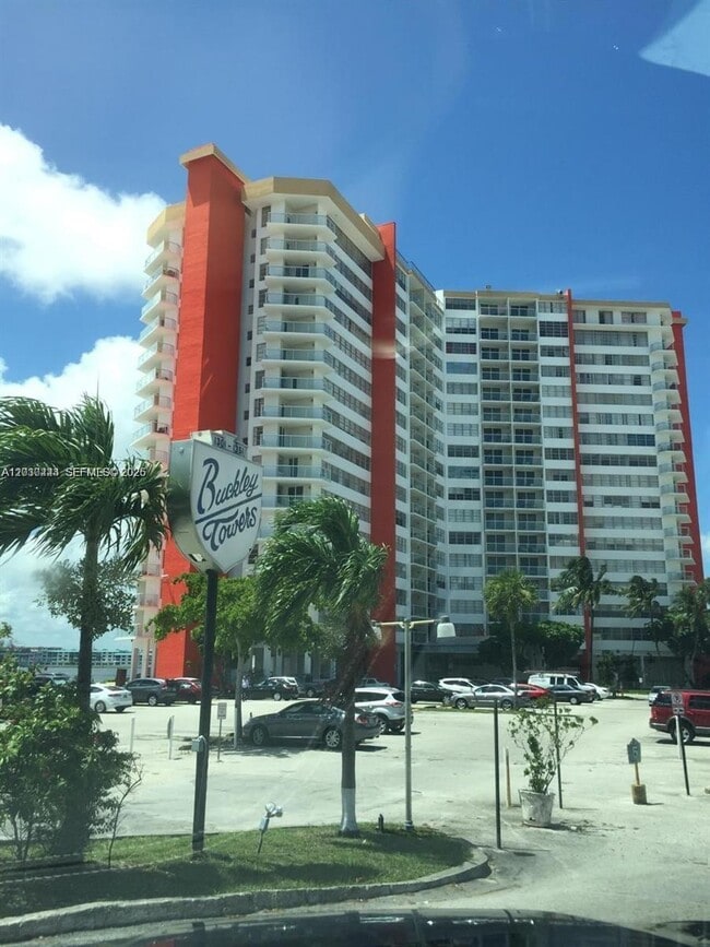 Building Photo - 1301 NE Miami Gardens Dr