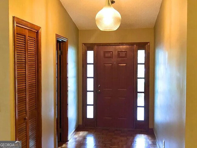 Foto del edificio - 502 Hunt Club Rd