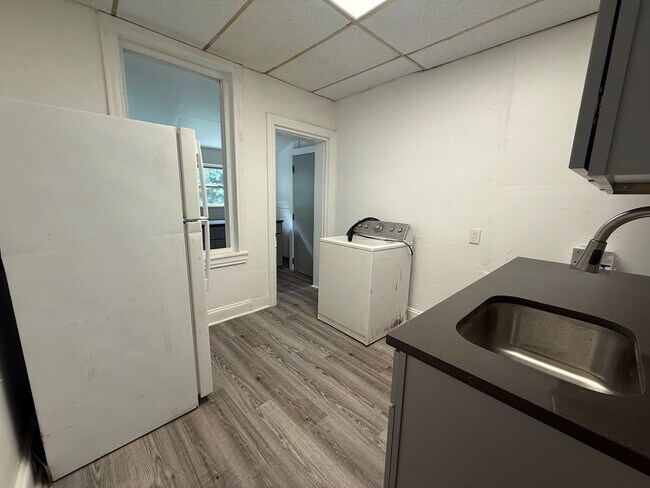 Foto del edificio - Spacious 2-Bedroom Home in North Central P...