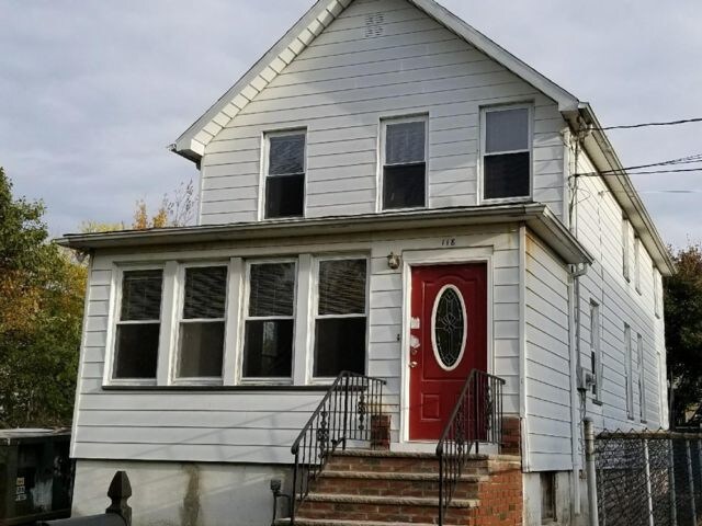 Primary Photo - 118 E 19th St