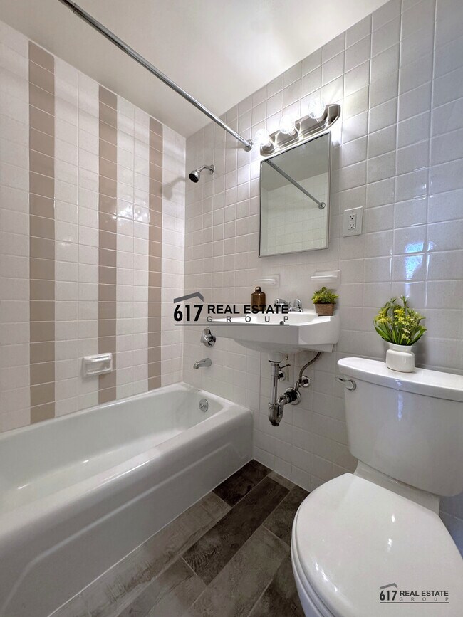 Foto del edificio - 160 N Beacon St