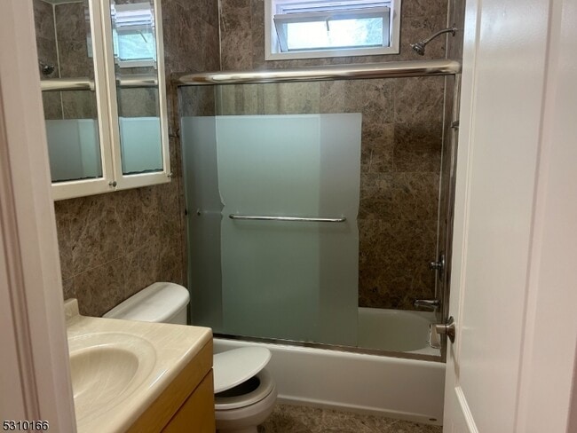 Foto del edificio - 15 Laurel Pl