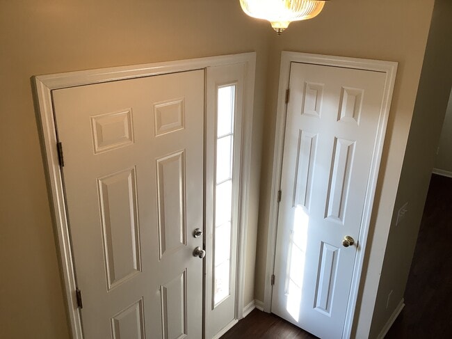 Building Photo - 557 Whispering Pines Pl