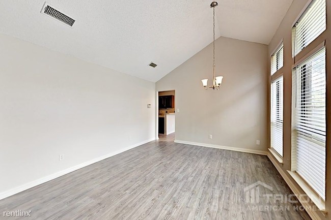 Building Photo - 1112 Appleton Dr