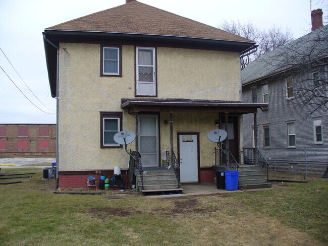 Building Photo - 1609 12th Ave