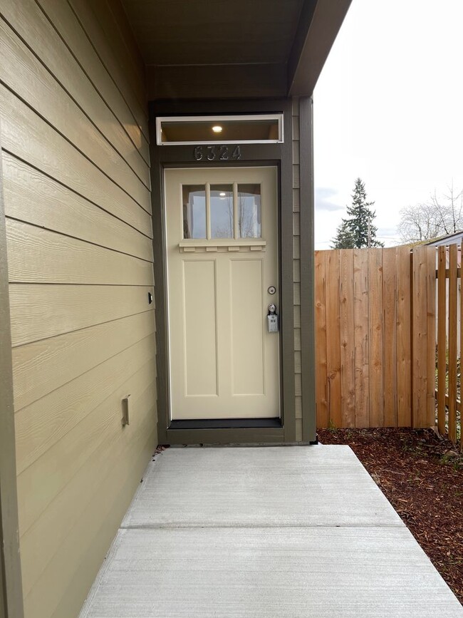 Building Photo - Modern 3b/2ba Energy Star Certified Home In Lentz