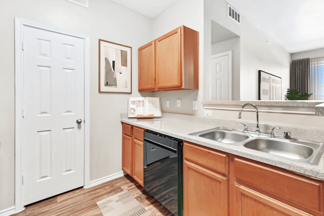 Foto del edificio - Landings at Bluff Ridge Apartments