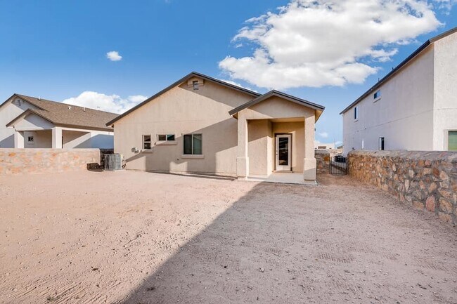 Foto del edificio - 7747 Enchanted Path Dr/West