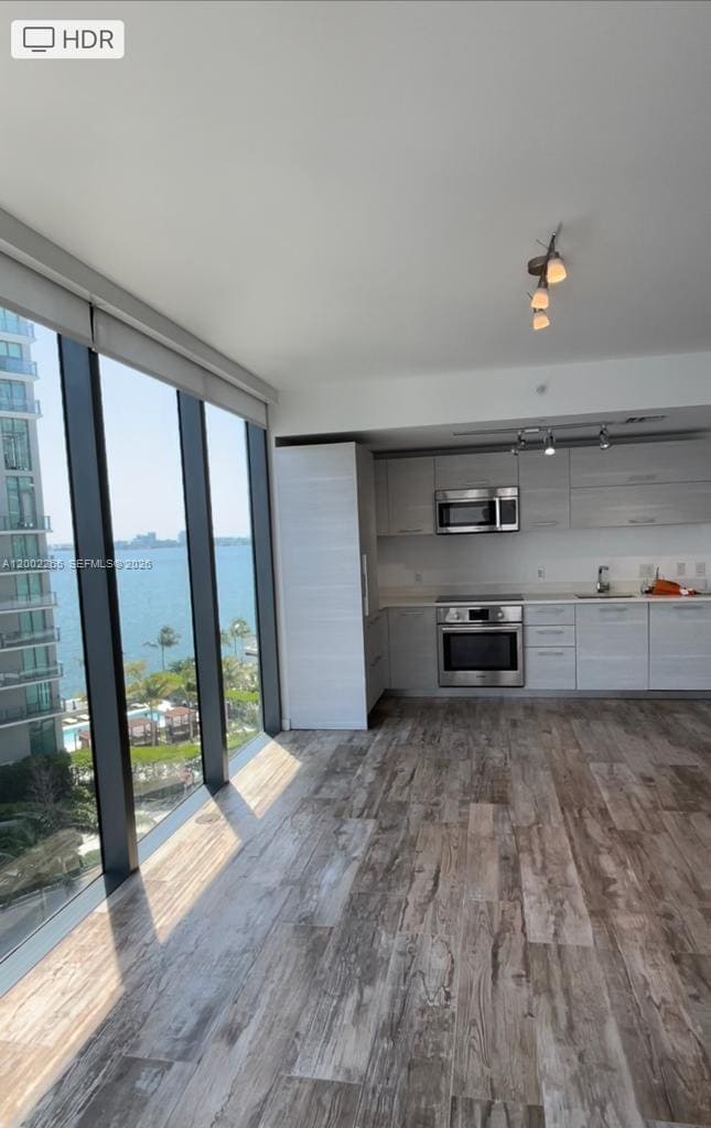 Building Photo - 650 NE 32nd St