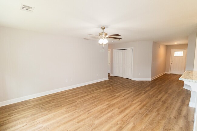 Building Photo - 207 Laurel Bay Dr
