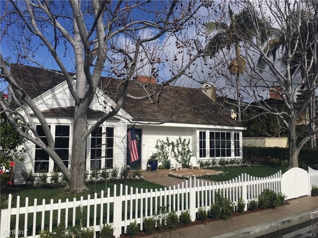 Primary Photo - 2685 Bayshore Dr