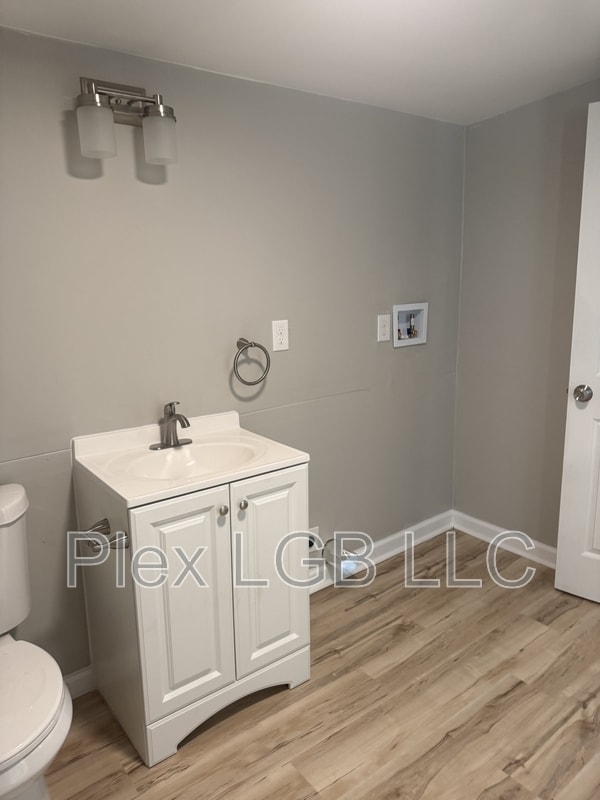 Building Photo - 218 E Render St