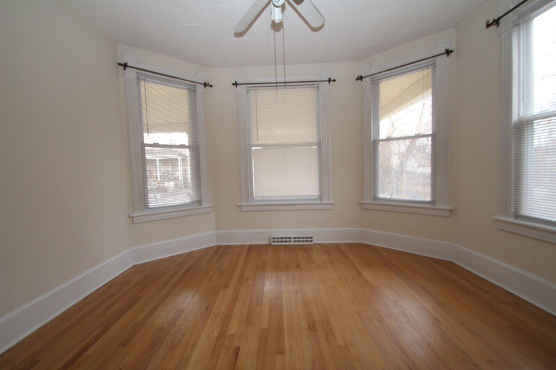 Primary Photo - 10 Hanford Pl