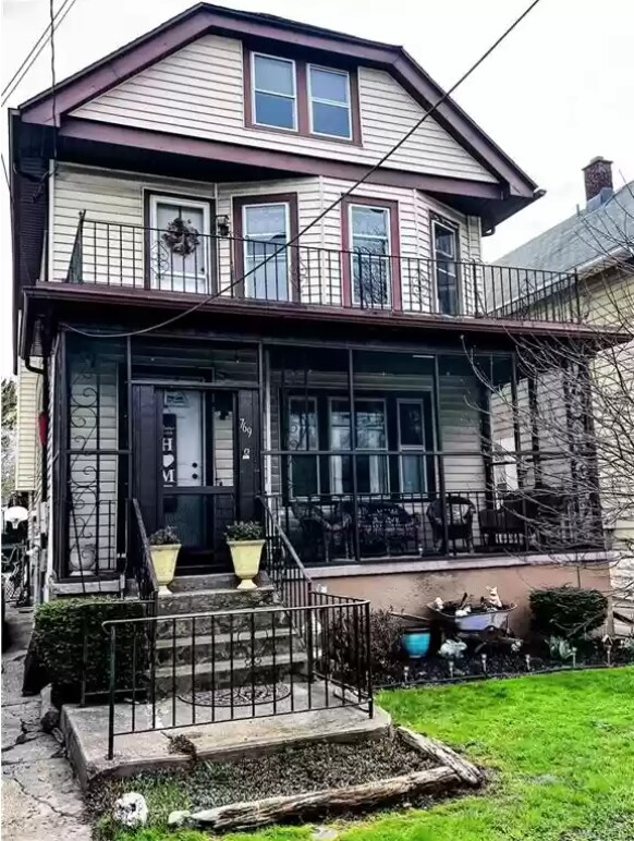 Primary Photo - 769 Tifft St